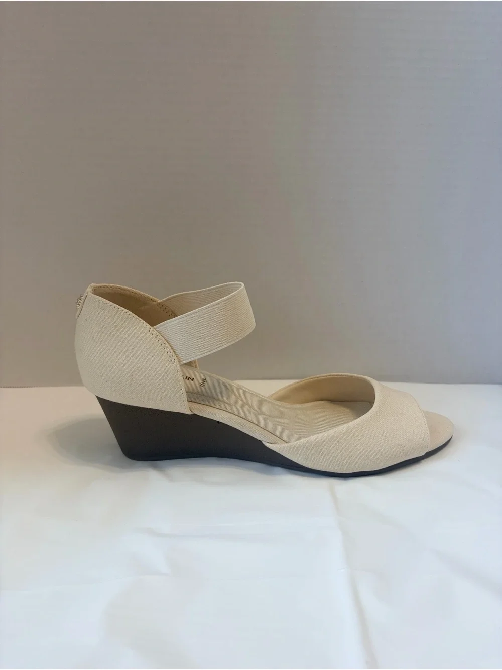 Anne Klein iFlex Tatiana Women's Cream Wedge Sandal 7.5